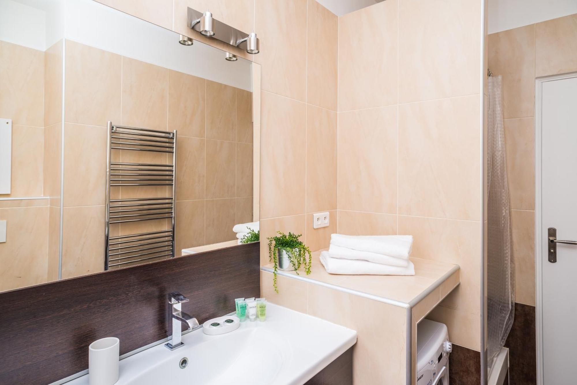 Modern 2-Bedroom City Center Apartment Νίκαια Εξωτερικό φωτογραφία